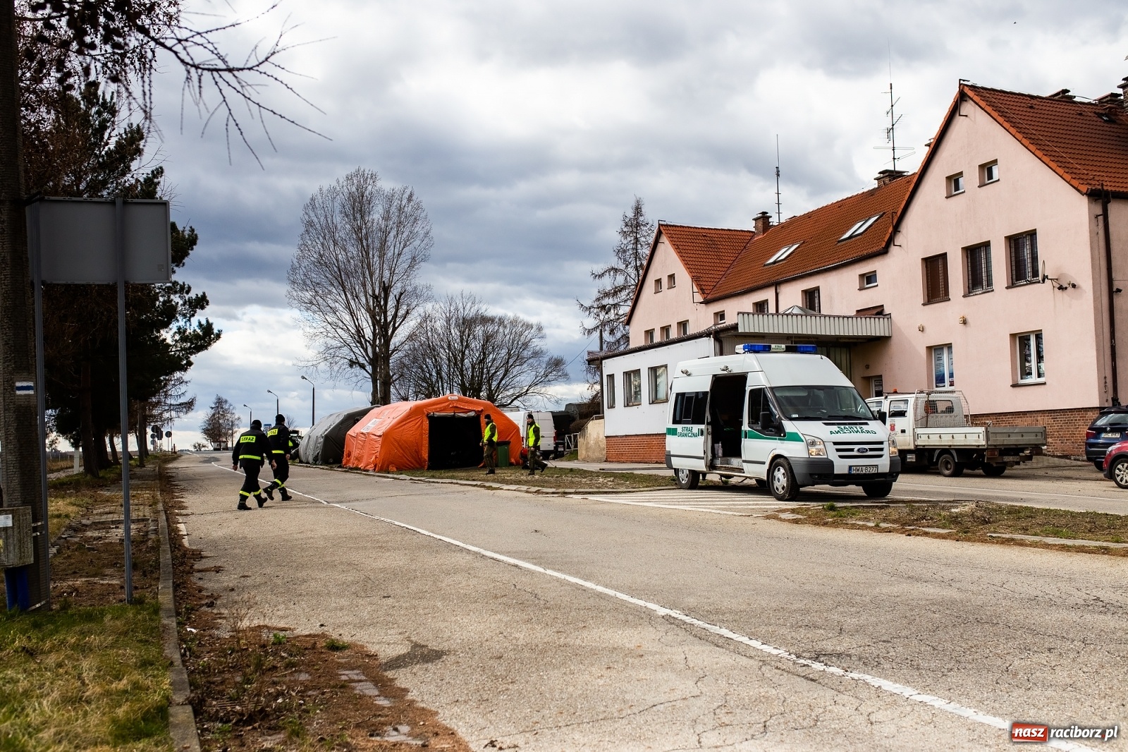 Zdjęcie w galerii na portalu naszraciborz.pl: Przejście graniczne w Pietraszynie wystawione na sprzedaż wiadomości z regionu
