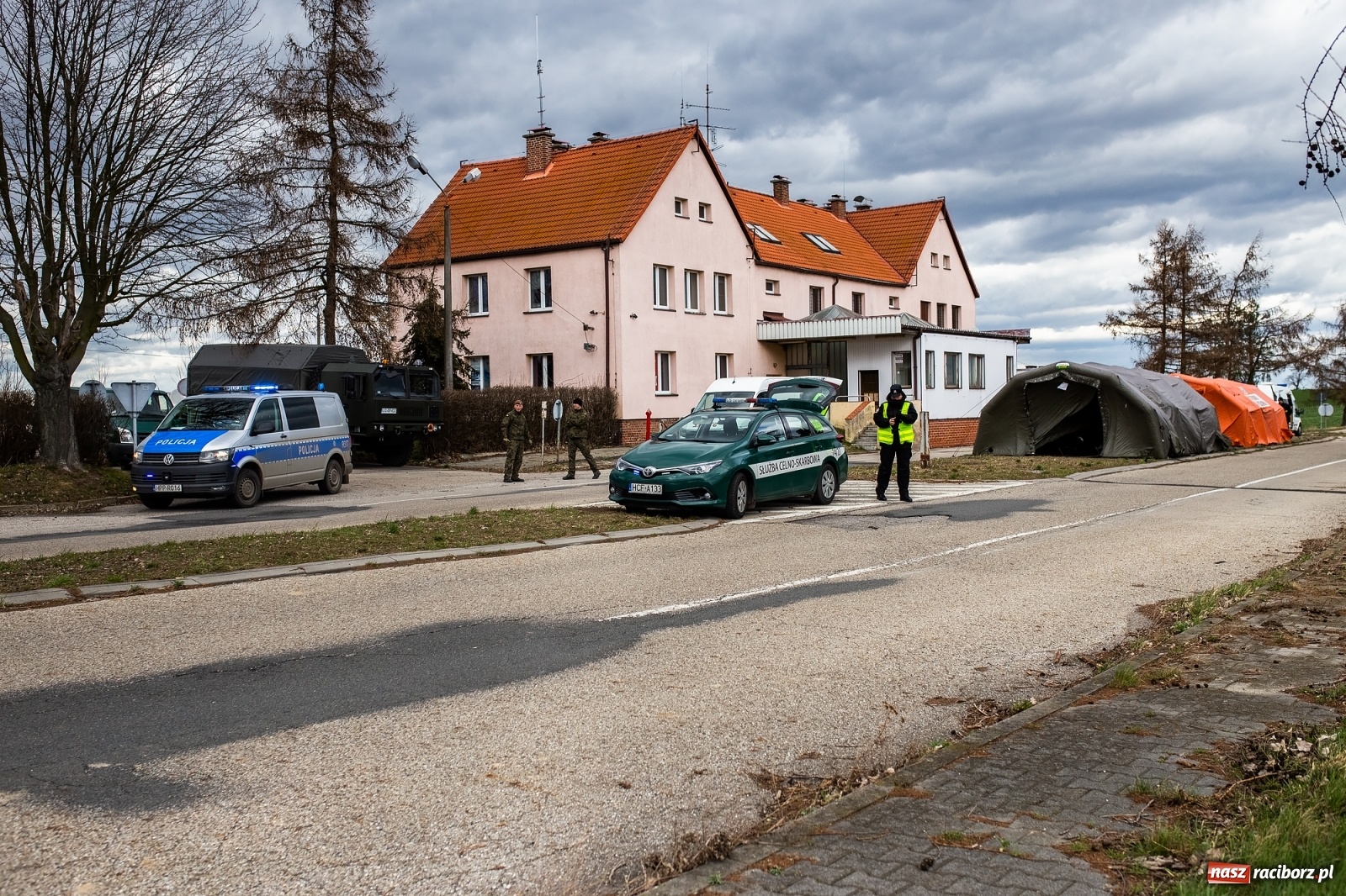 Zdjęcie w galerii na portalu naszraciborz.pl: Przejście graniczne w Pietraszynie wystawione na sprzedaż wiadomości z regionu