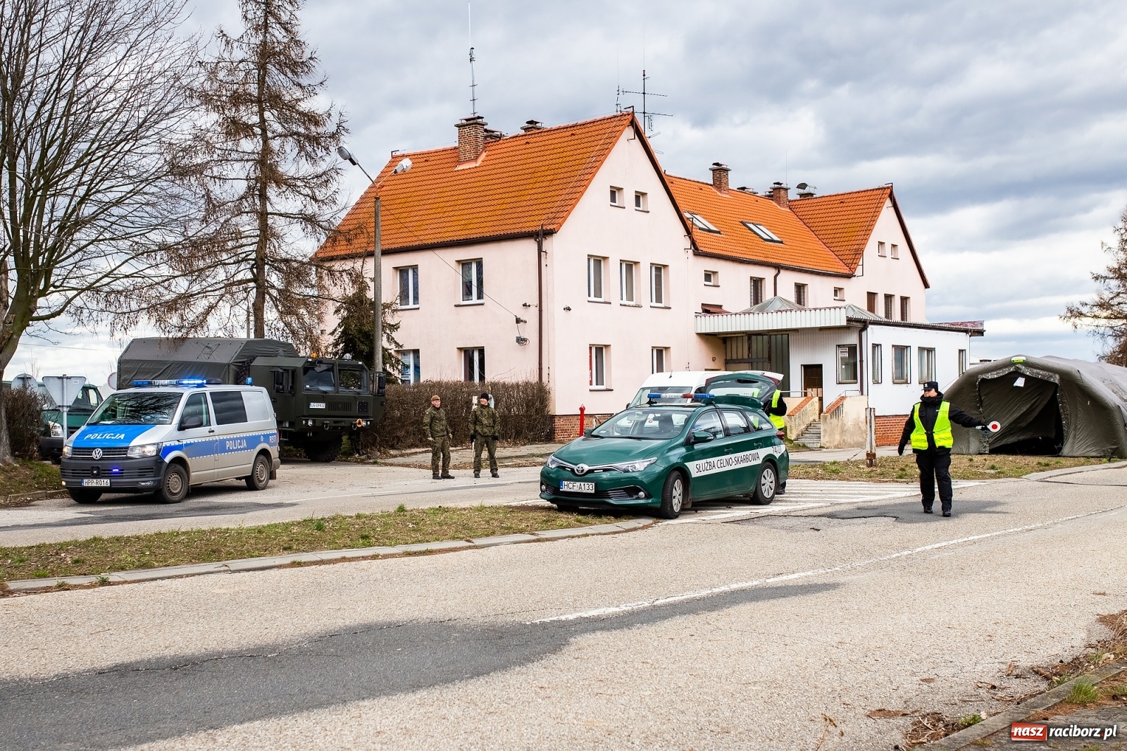 Zdjęcie w galerii na portalu naszraciborz.pl: Przejście graniczne w Pietraszynie wystawione na sprzedaż wiadomości z regionu