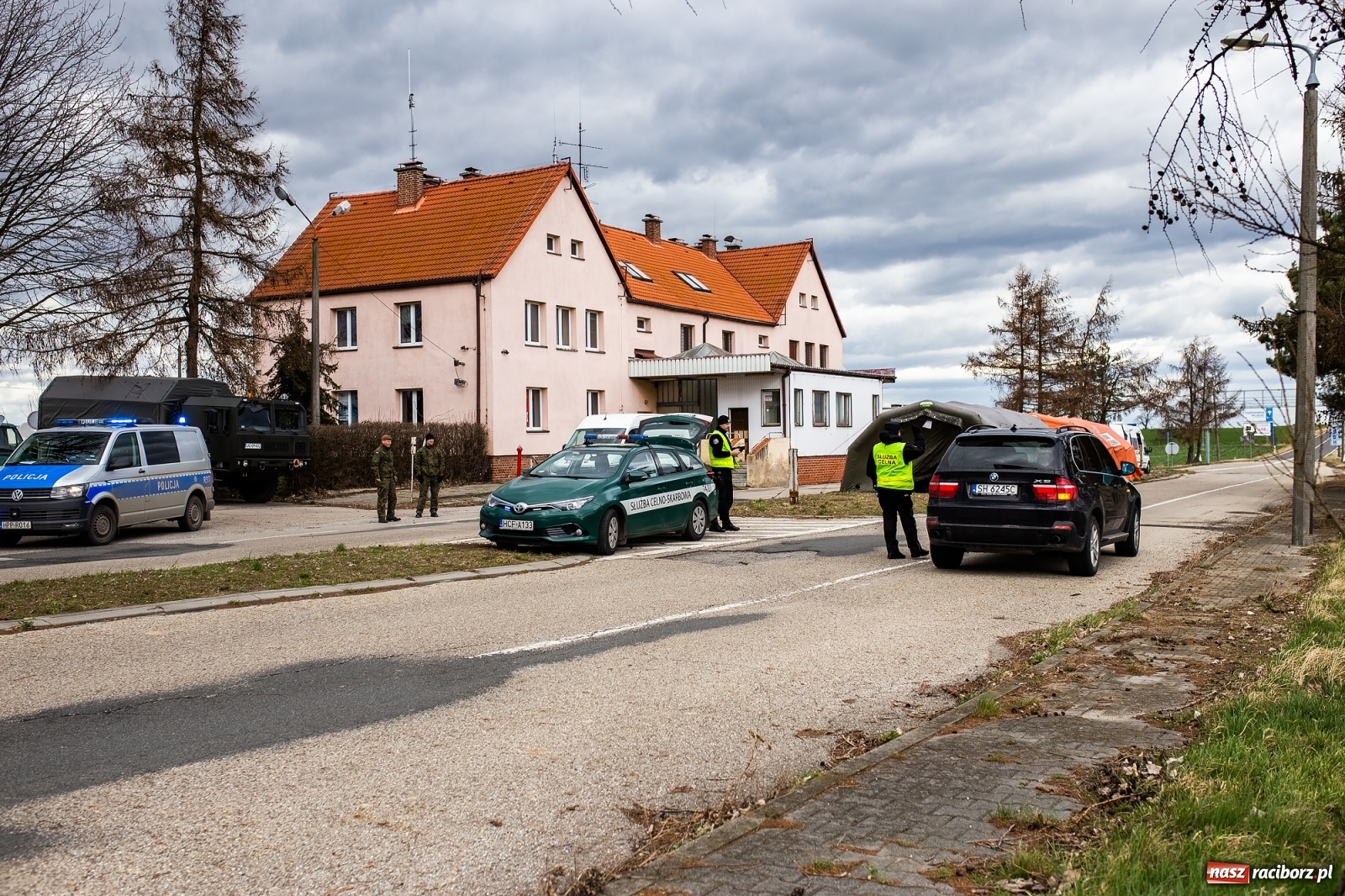 Zdjęcie w galerii na portalu naszraciborz.pl: Przejście graniczne w Pietraszynie wystawione na sprzedaż wiadomości z regionu