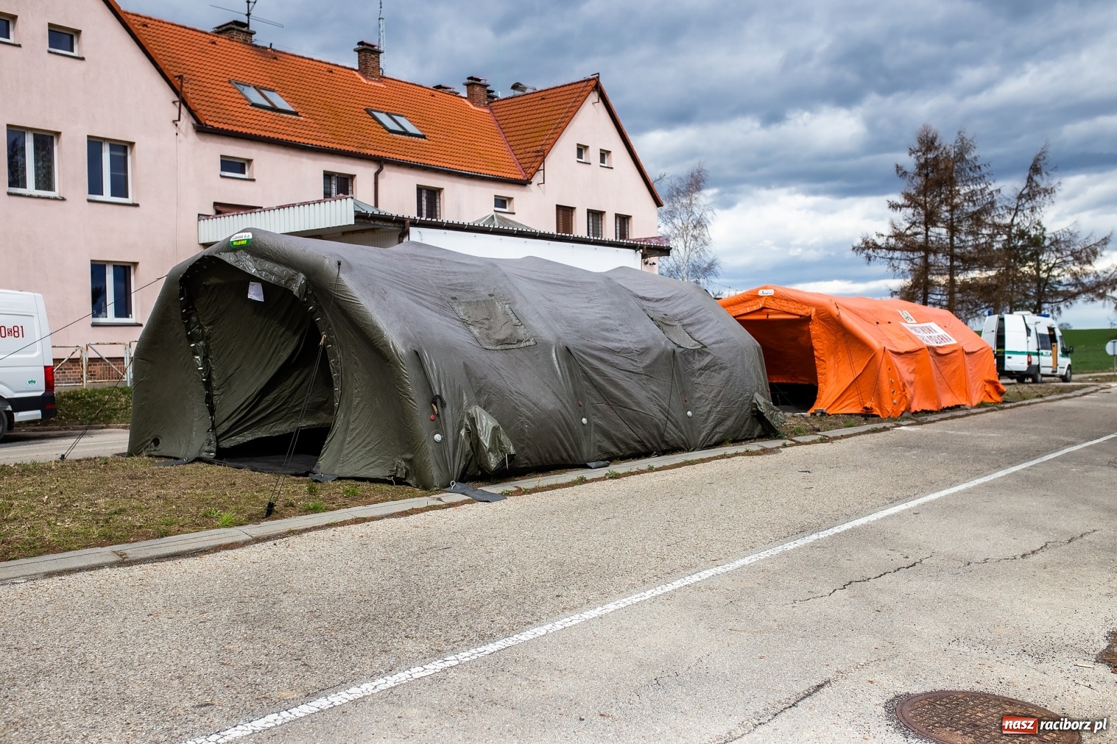 Zdjęcie w galerii na portalu naszraciborz.pl: Przejście graniczne w Pietraszynie wystawione na sprzedaż wiadomości z regionu