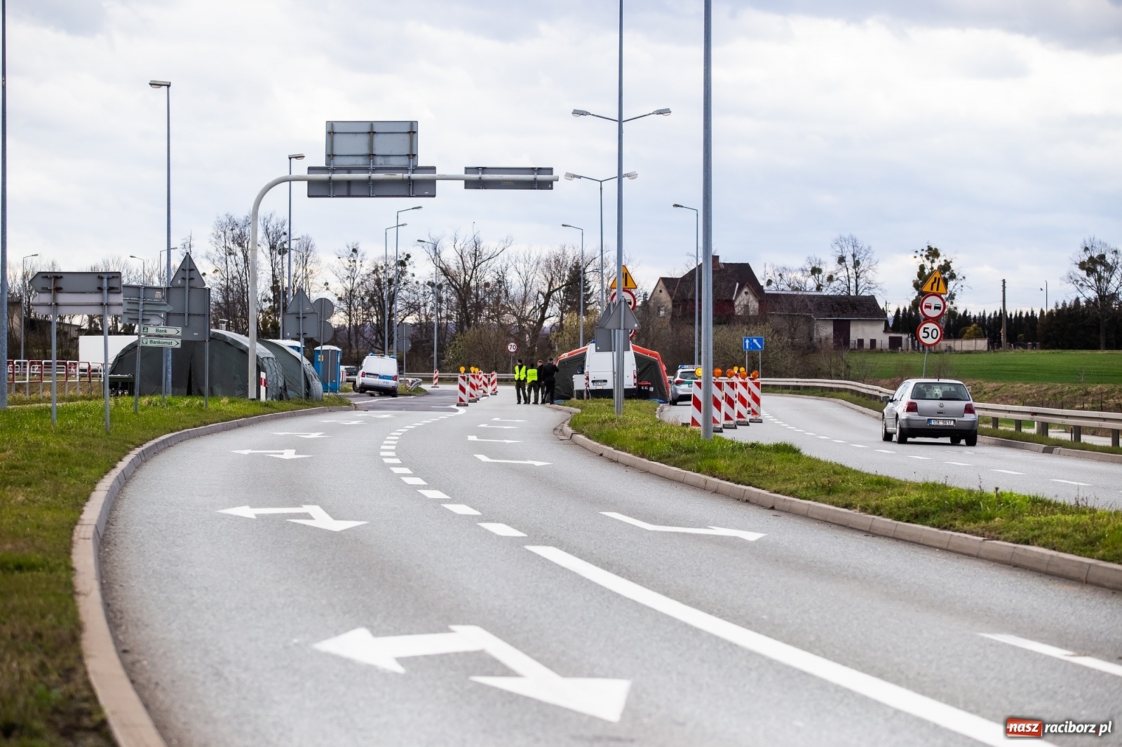 Zdjęcie w galerii na portalu naszraciborz.pl: Przejście graniczne w Pietraszynie wystawione na sprzedaż wiadomości z regionu