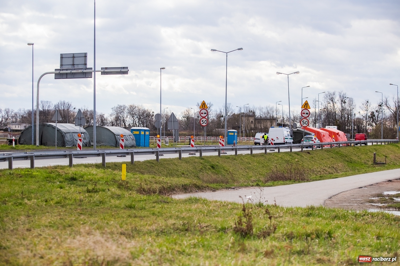Zdjęcie w galerii na portalu naszraciborz.pl: Przejście graniczne w Pietraszynie wystawione na sprzedaż wiadomości z regionu