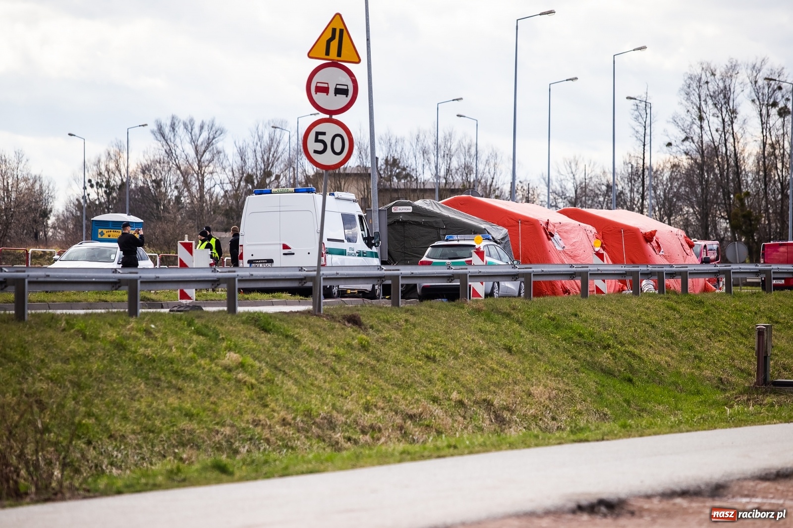 Zdjęcie w galerii na portalu naszraciborz.pl: Przejście graniczne w Pietraszynie wystawione na sprzedaż wiadomości z regionu