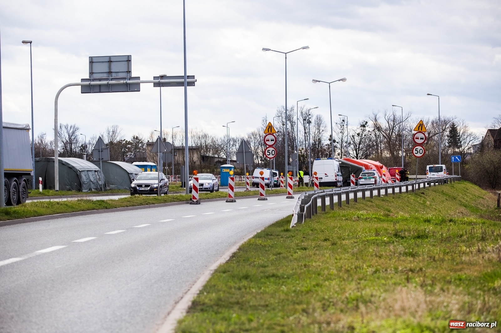 Zdjęcie w galerii na portalu naszraciborz.pl: Przejście graniczne w Pietraszynie wystawione na sprzedaż wiadomości z regionu