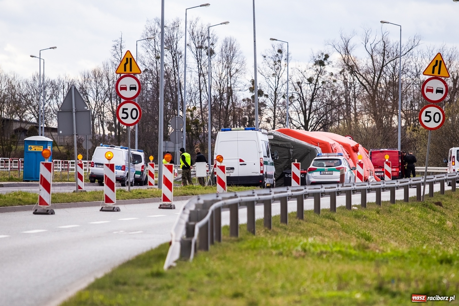 Zdjęcie w galerii na portalu naszraciborz.pl: Przejście graniczne w Pietraszynie wystawione na sprzedaż wiadomości z regionu