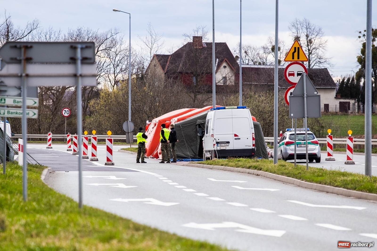 Zdjęcie w galerii na portalu naszraciborz.pl: Przejście graniczne w Pietraszynie wystawione na sprzedaż wiadomości z regionu