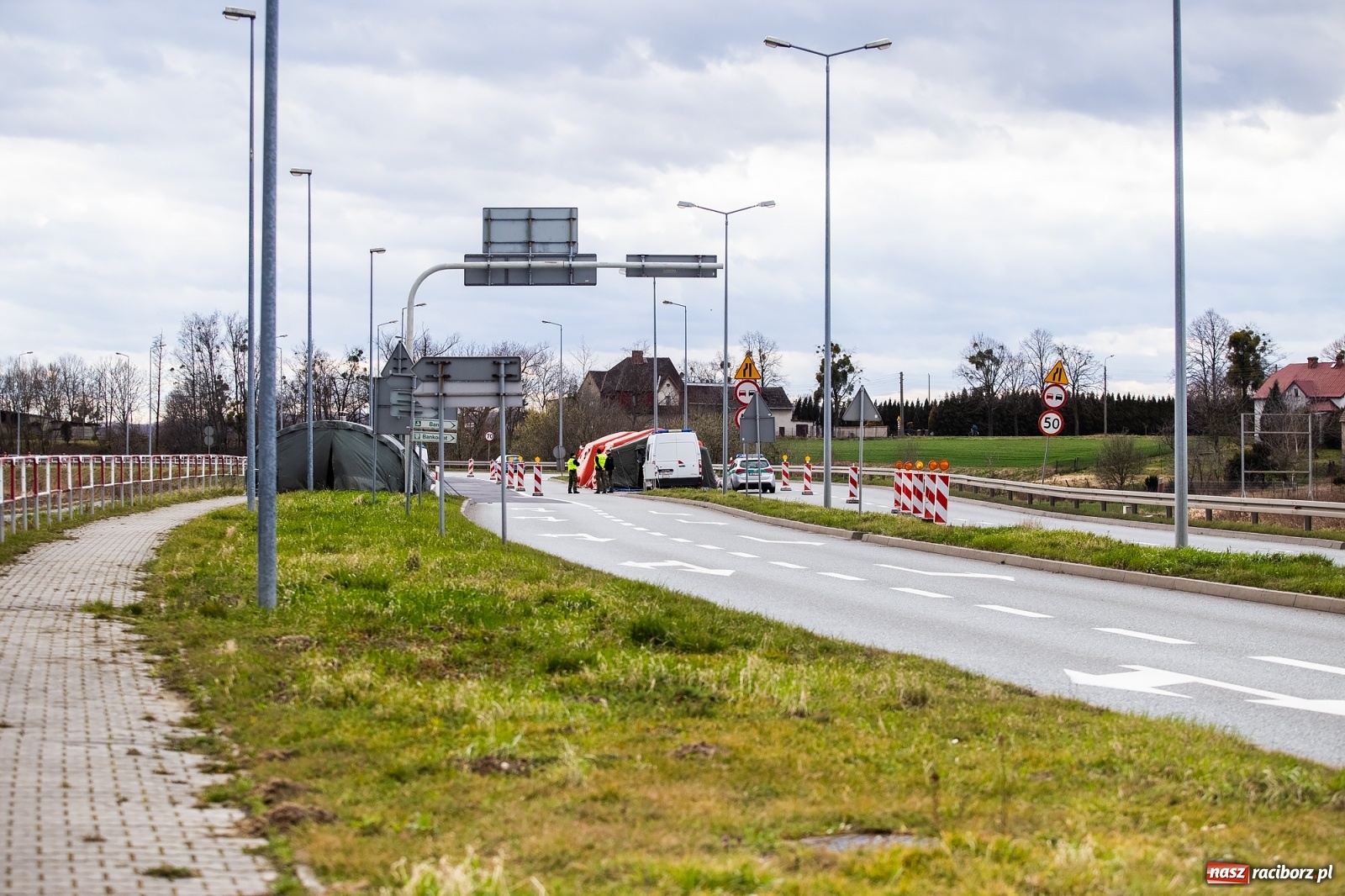Zdjęcie w galerii na portalu naszraciborz.pl: Przejście graniczne w Pietraszynie wystawione na sprzedaż wiadomości z regionu