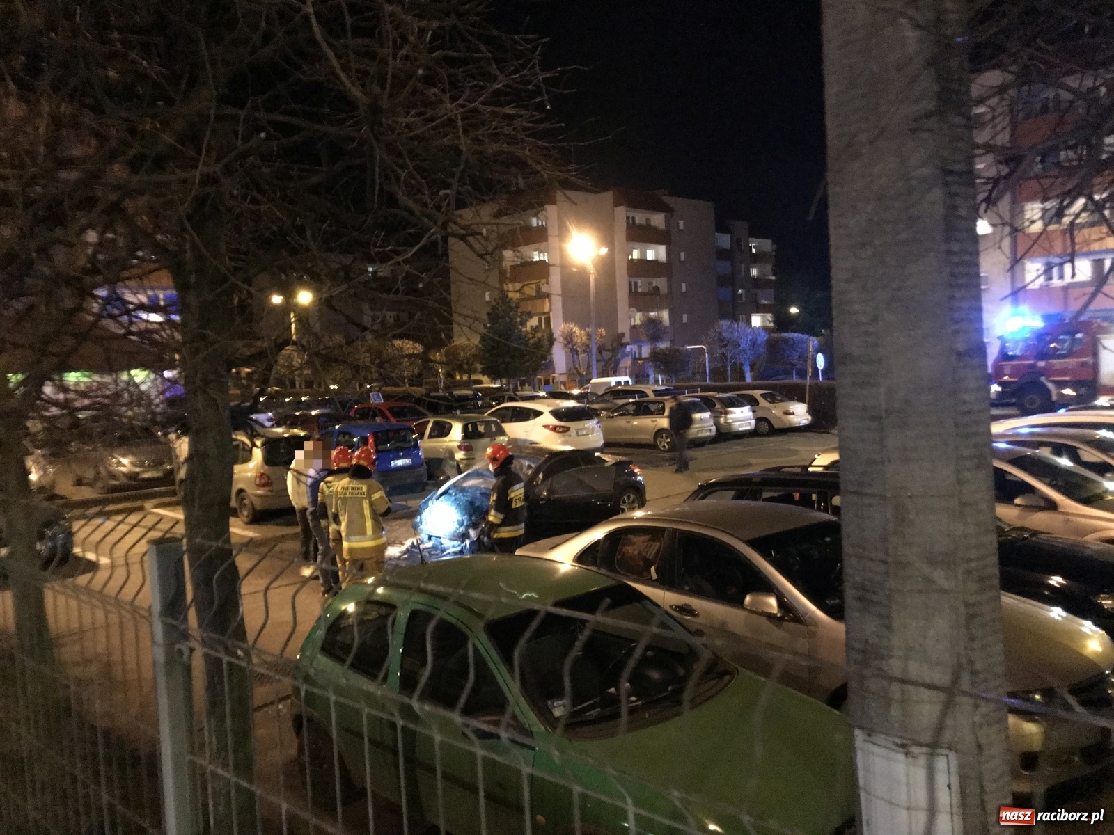 Zdjęcie w galerii na portalu naszraciborz.pl: Pożar peugeota przy Ocickiej [FOTO i WIDEO]  wiadomości z regionu