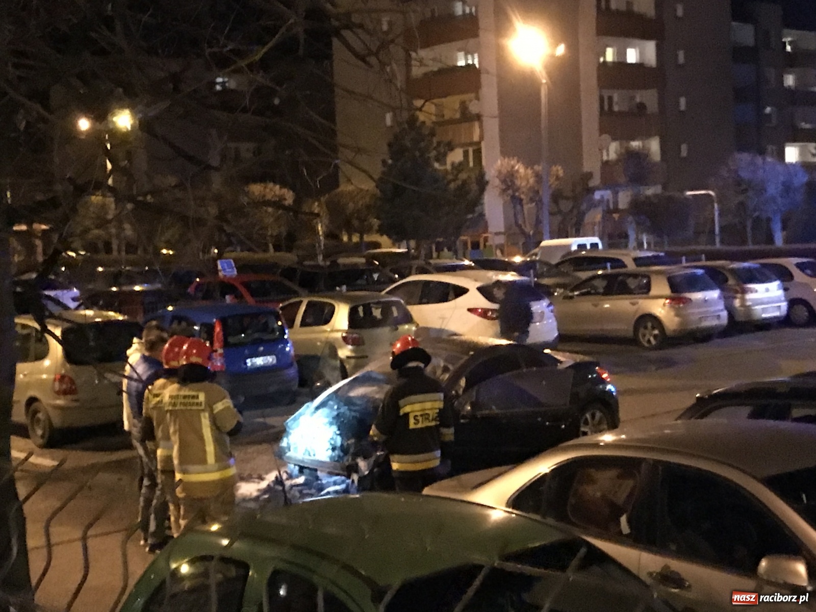Zdjęcie w galerii na portalu naszraciborz.pl: Pożar peugeota przy Ocickiej [FOTO i WIDEO]  wiadomości z regionu