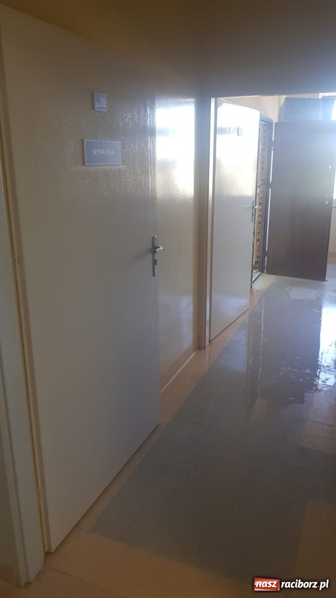 Zdjęcie w galerii na portalu naszraciborz.pl: Szpital przechodzi dezynfekcję. Od jutra gotowy na przyjęcie zarażonych COVID-19 [VIDEO] wiadomości z regionu