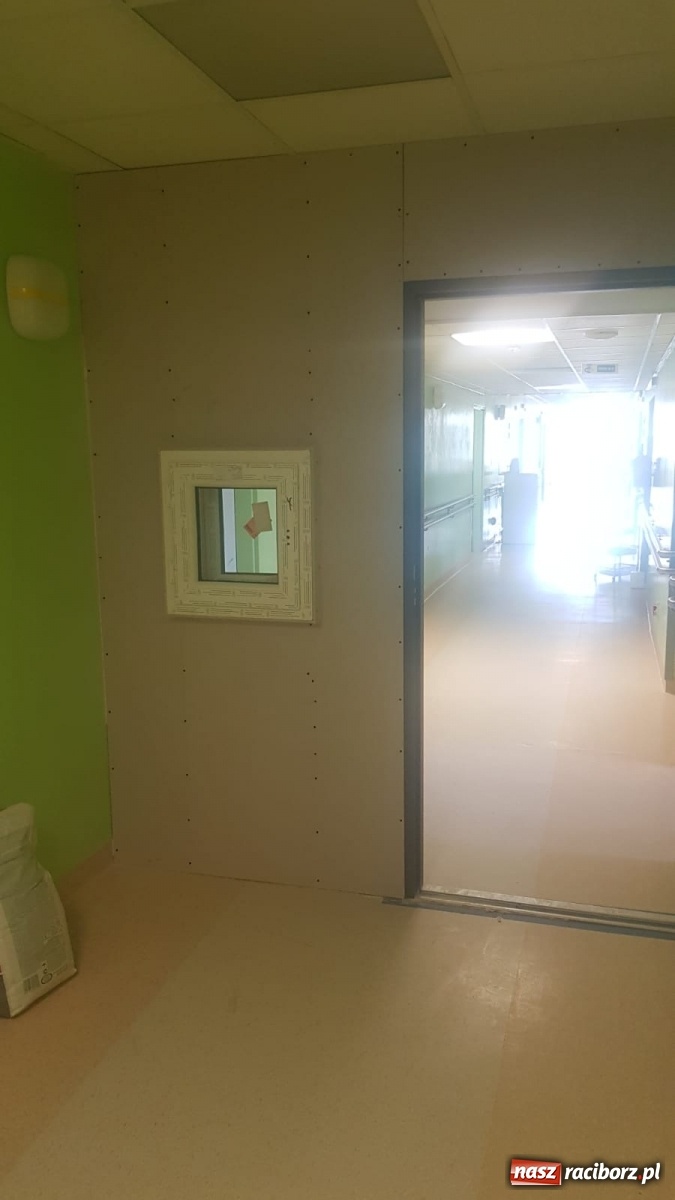 Zdjęcie w galerii na portalu naszraciborz.pl: Szpital przechodzi dezynfekcję. Od jutra gotowy na przyjęcie zarażonych COVID-19 [VIDEO] wiadomości z regionu
