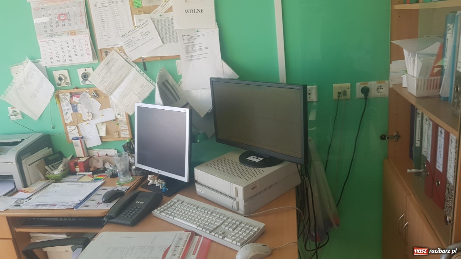 Zdjęcie w galerii na portalu naszraciborz.pl: Szpital przechodzi dezynfekcję. Od jutra gotowy na przyjęcie zarażonych COVID-19 [VIDEO] wiadomości z regionu