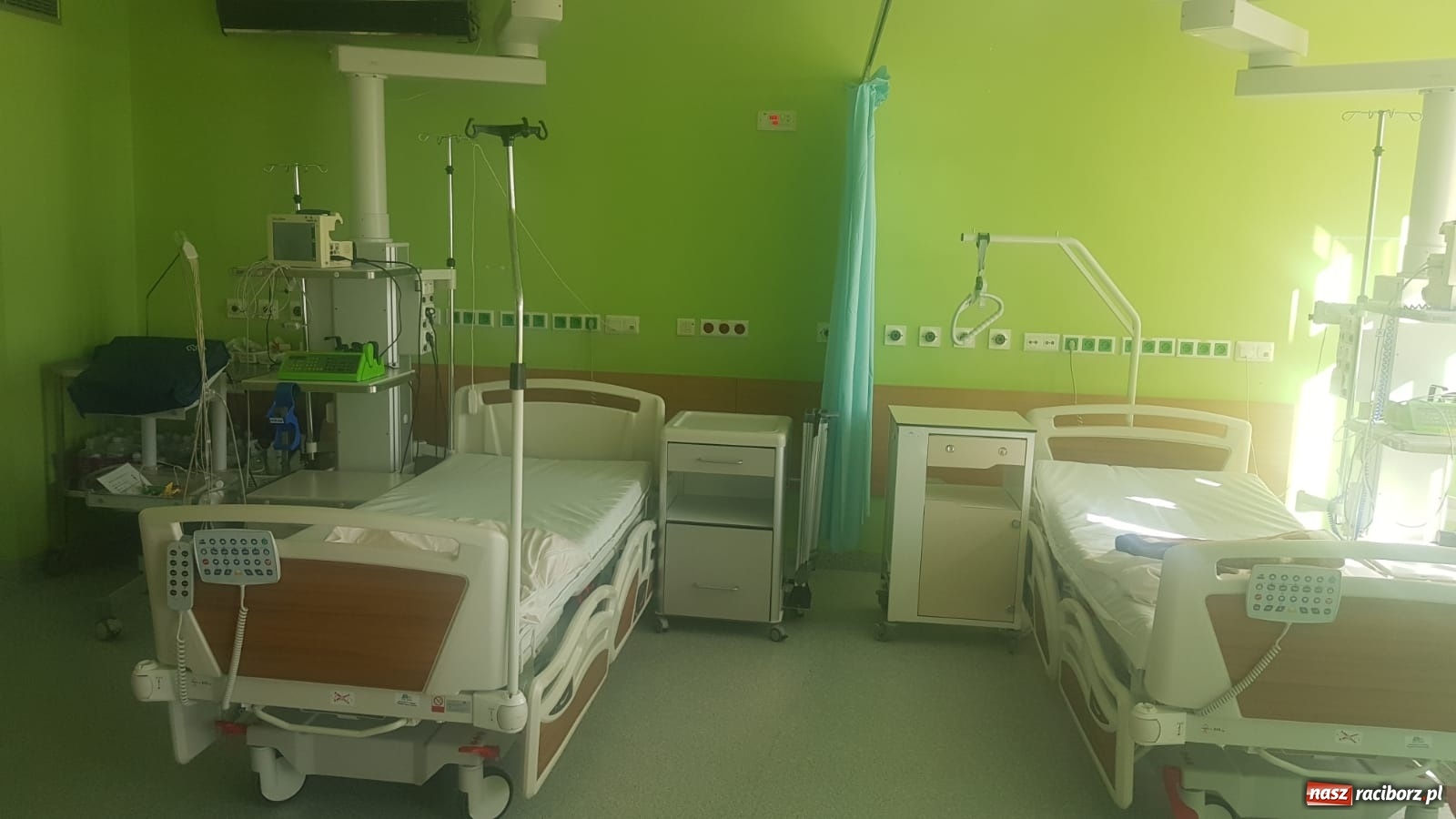 Zdjęcie w galerii na portalu naszraciborz.pl: Szpital przechodzi dezynfekcję. Od jutra gotowy na przyjęcie zarażonych COVID-19 [VIDEO] wiadomości z regionu