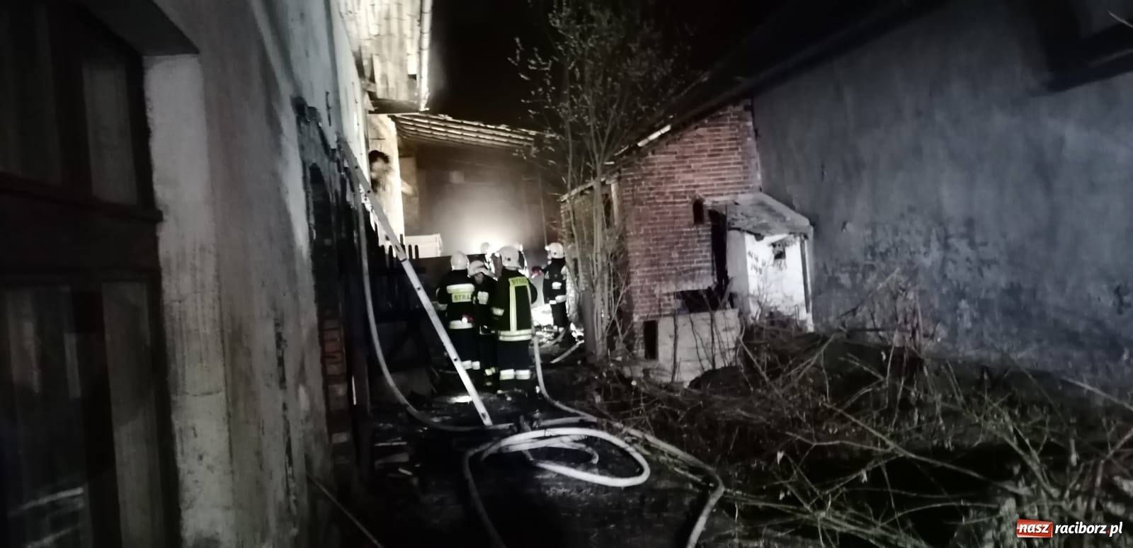 Zdjęcie w galerii na portalu naszraciborz.pl: Pożar zabudowań gospodarczych w Krzanowicach [FOTO]  wiadomości z regionu