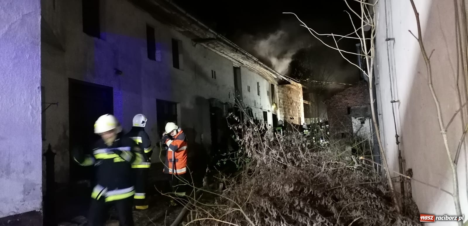 Zdjęcie w galerii na portalu naszraciborz.pl: Pożar zabudowań gospodarczych w Krzanowicach [FOTO]  wiadomości z regionu