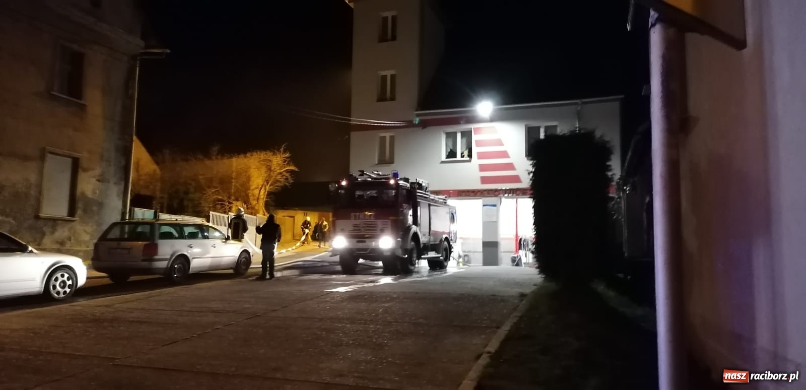 Zdjęcie w galerii na portalu naszraciborz.pl: Pożar zabudowań gospodarczych w Krzanowicach [FOTO]  wiadomości z regionu