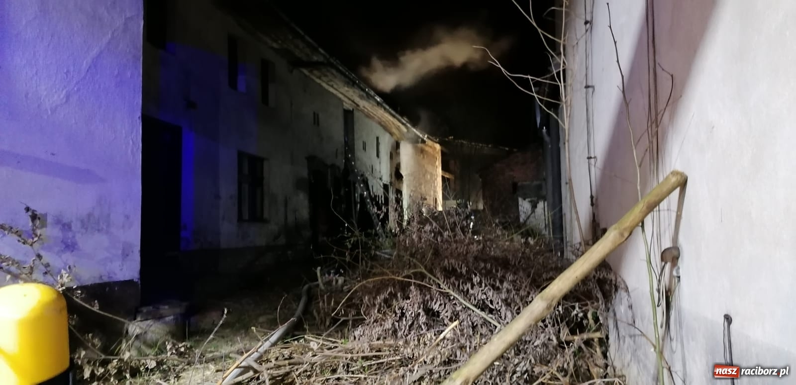 Zdjęcie w galerii na portalu naszraciborz.pl: Pożar zabudowań gospodarczych w Krzanowicach [FOTO]  wiadomości z regionu