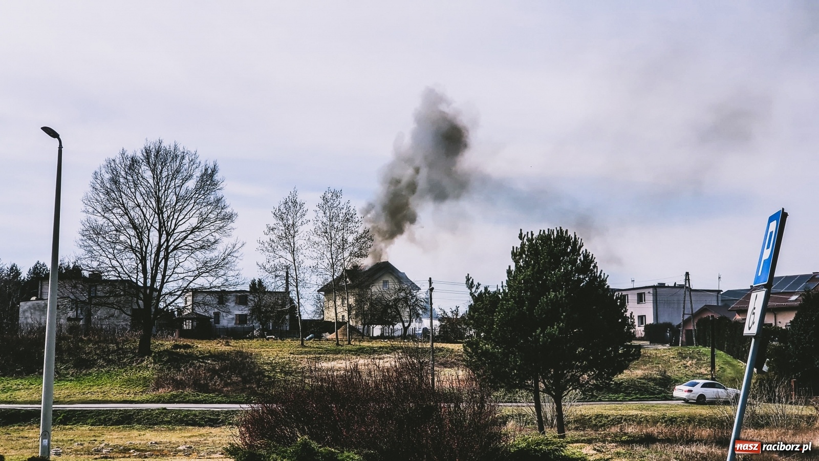 Zdjęcie w galerii na portalu naszraciborz.pl: Pożar poddasza domu w Nędzy [FOTO] wiadomości z regionu