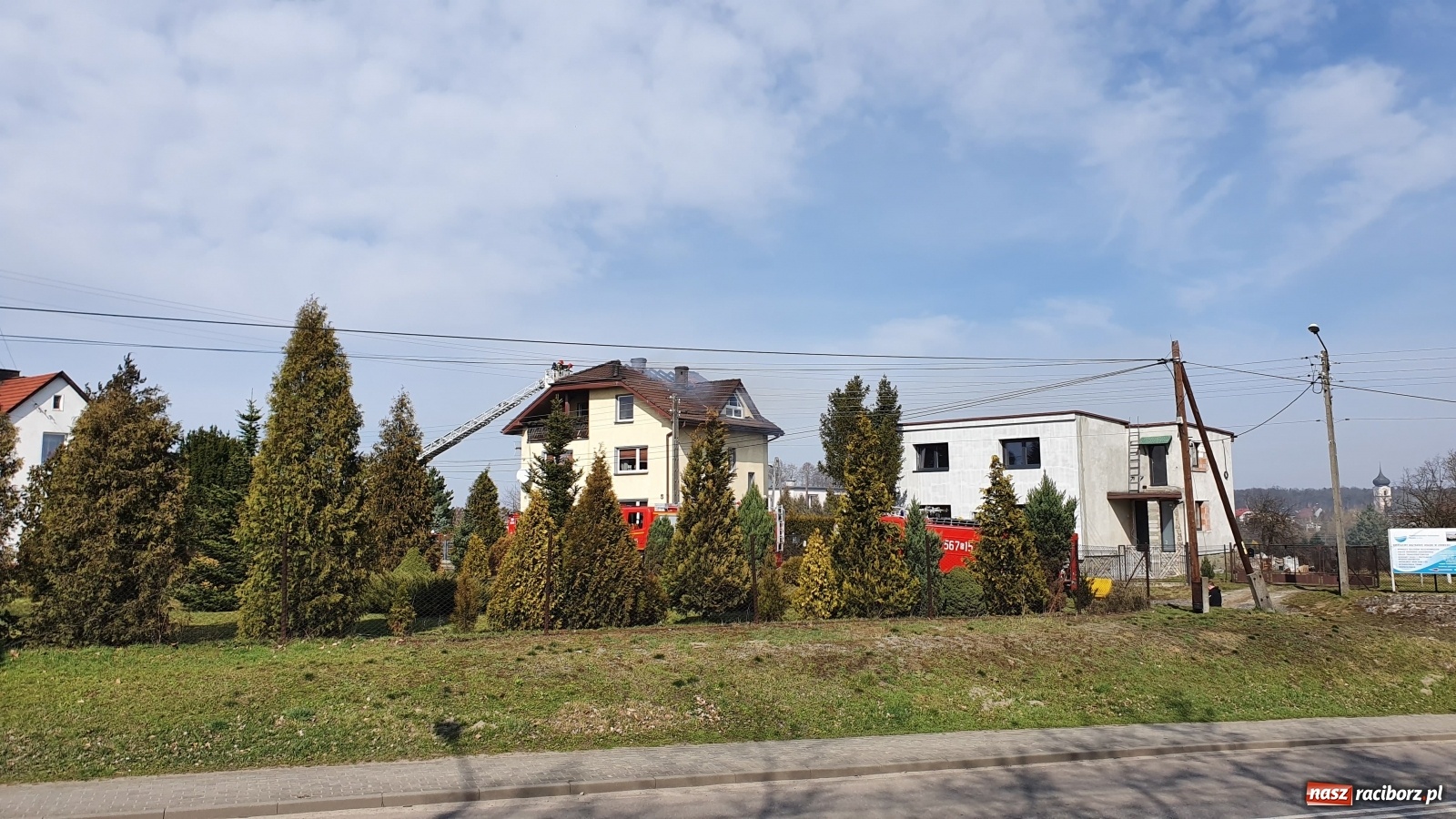 Zdjęcie w galerii na portalu naszraciborz.pl: Pożar poddasza domu w Nędzy [FOTO] wiadomości z regionu