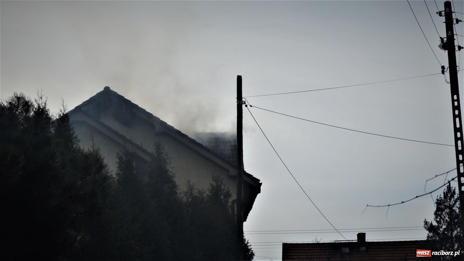 Zdjęcie w galerii na portalu naszraciborz.pl: Pożar poddasza domu w Nędzy [FOTO] wiadomości z regionu