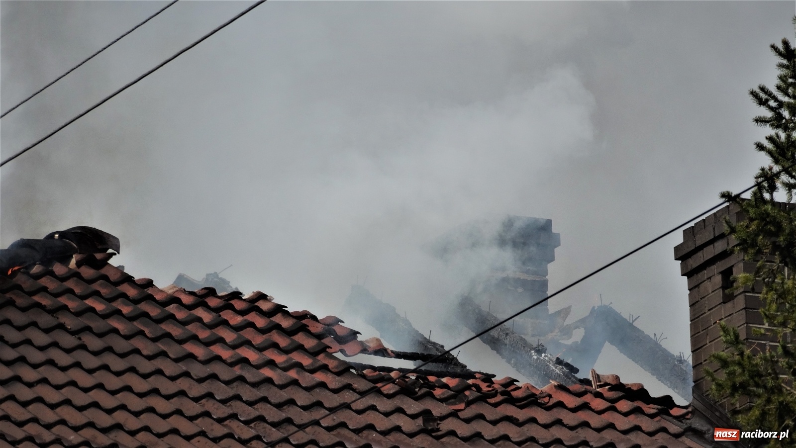 Zdjęcie w galerii na portalu naszraciborz.pl: Pożar poddasza domu w Nędzy [FOTO] wiadomości z regionu