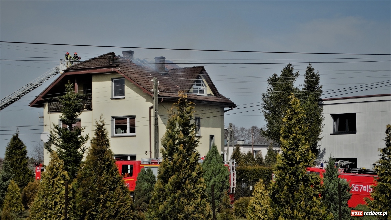 Zdjęcie w galerii na portalu naszraciborz.pl: Pożar poddasza domu w Nędzy [FOTO] wiadomości z regionu