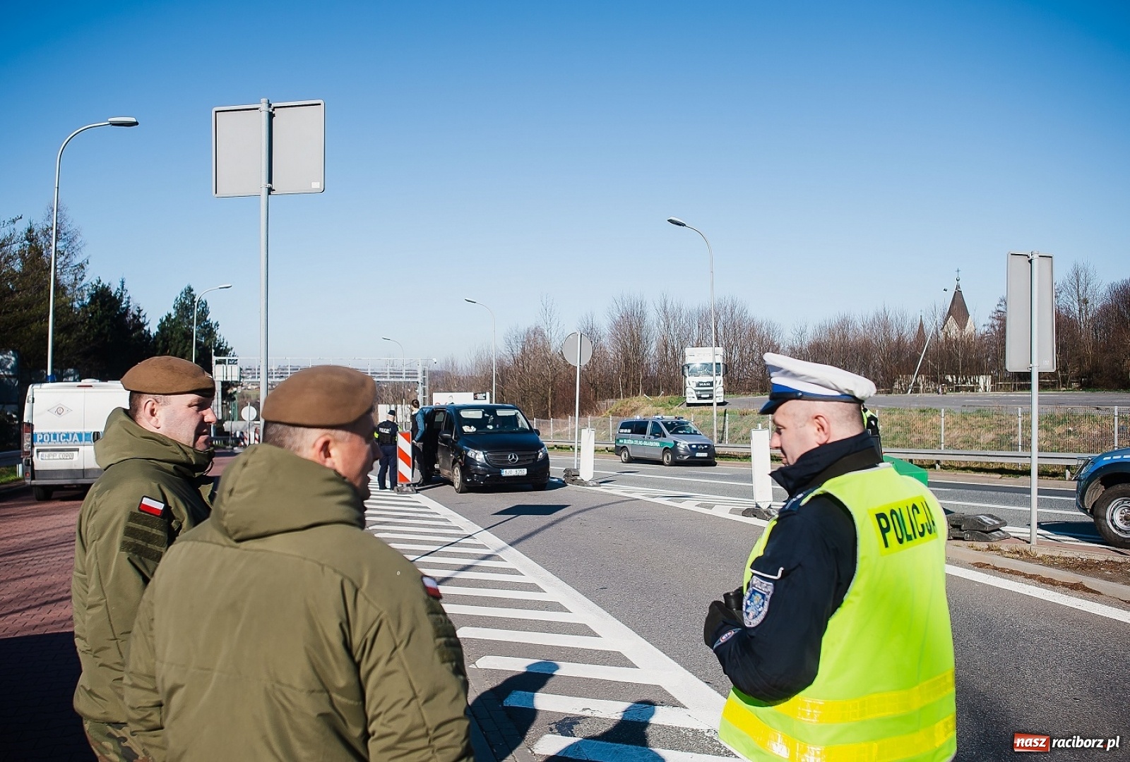 Zdjęcie w galerii na portalu naszraciborz.pl: Terytorialsi wspierają walkę z koronawirusem wiadomości z regionu