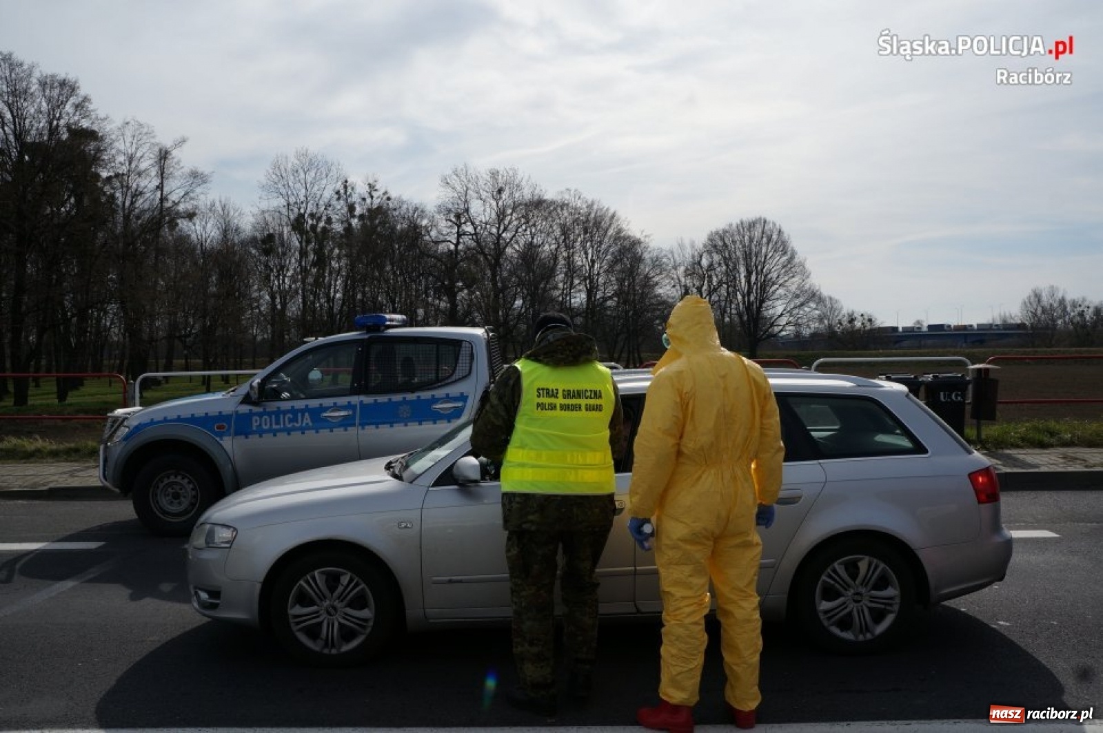Zdjęcie w galerii na portalu naszraciborz.pl: Policjanci dbają o bezpieczeństwo na przejściach granicznych wiadomości z regionu