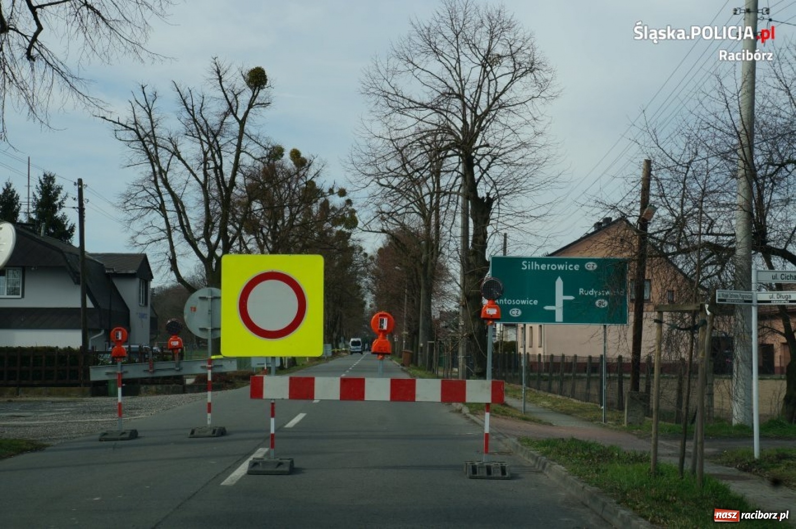 Zdjęcie w galerii na portalu naszraciborz.pl: Policjanci dbają o bezpieczeństwo na przejściach granicznych wiadomości z regionu