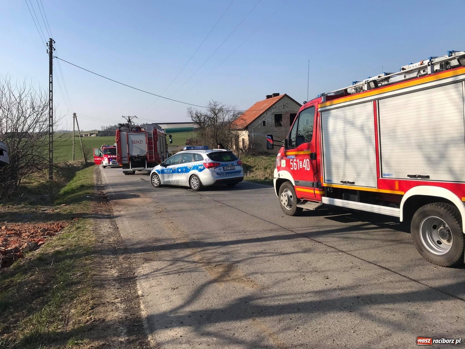 Zdjęcie w galerii na portalu naszraciborz.pl: Dachowanie opla na trasie Pawłów-Modzurów  wiadomości z regionu