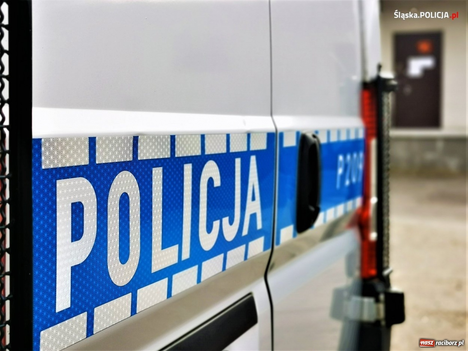 Zdjęcie w galerii na portalu naszraciborz.pl: Środki ochrony sanitarnej na bieżąco trafiają do policjantów wiadomości z regionu