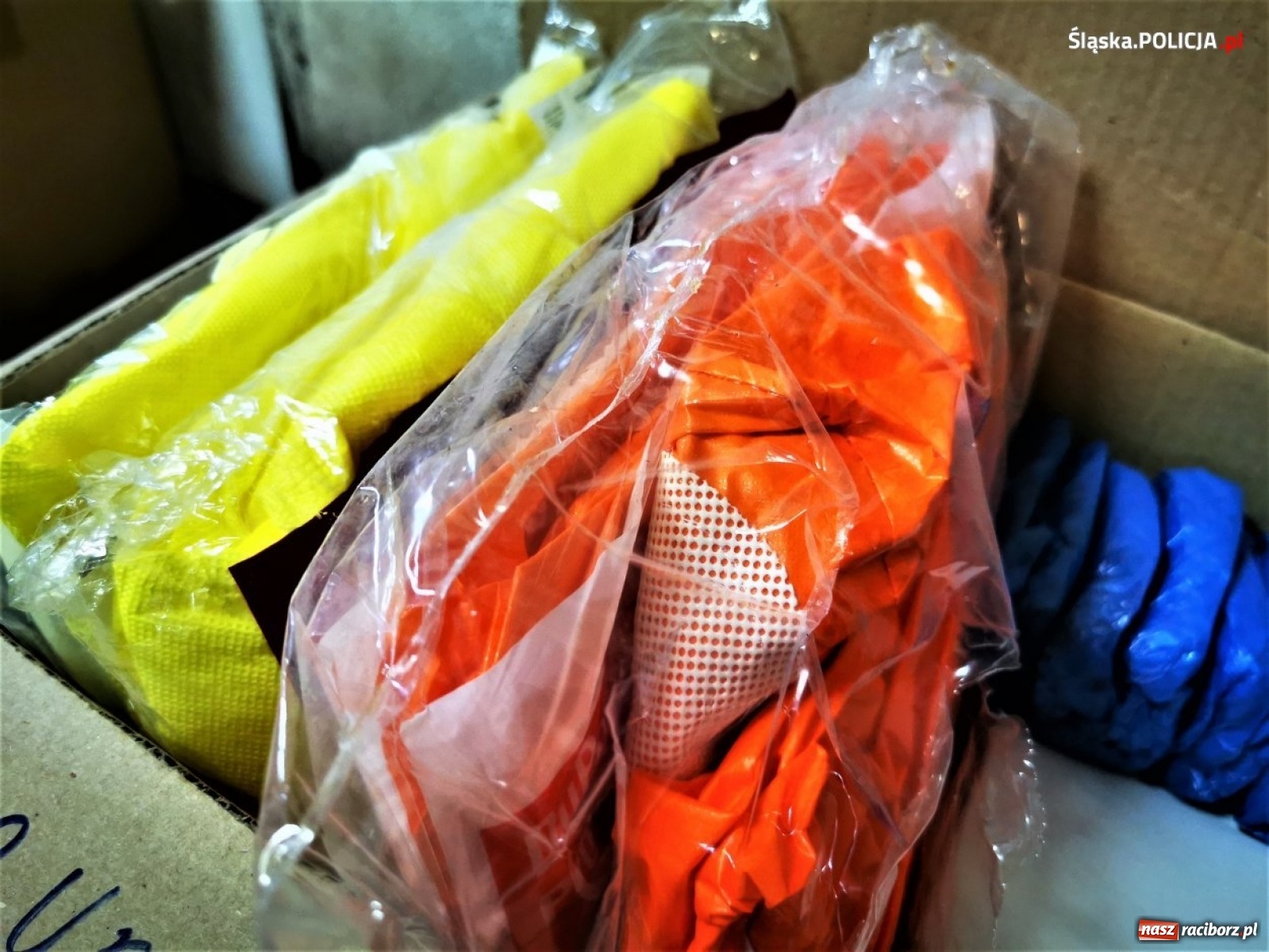 Zdjęcie w galerii na portalu naszraciborz.pl: Środki ochrony sanitarnej na bieżąco trafiają do policjantów wiadomości z regionu