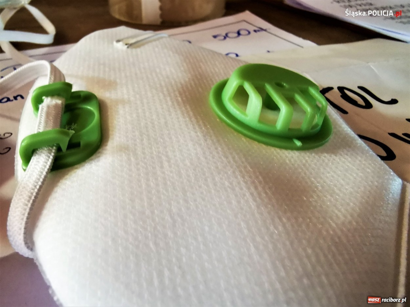 Zdjęcie w galerii na portalu naszraciborz.pl: Środki ochrony sanitarnej na bieżąco trafiają do policjantów wiadomości z regionu