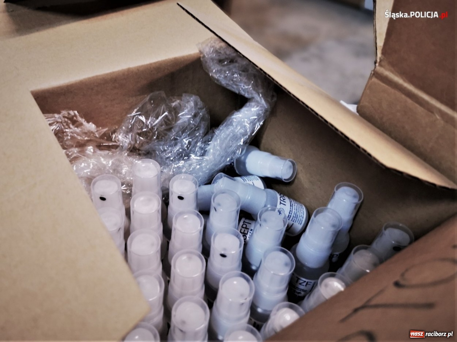 Zdjęcie w galerii na portalu naszraciborz.pl: Środki ochrony sanitarnej na bieżąco trafiają do policjantów wiadomości z regionu