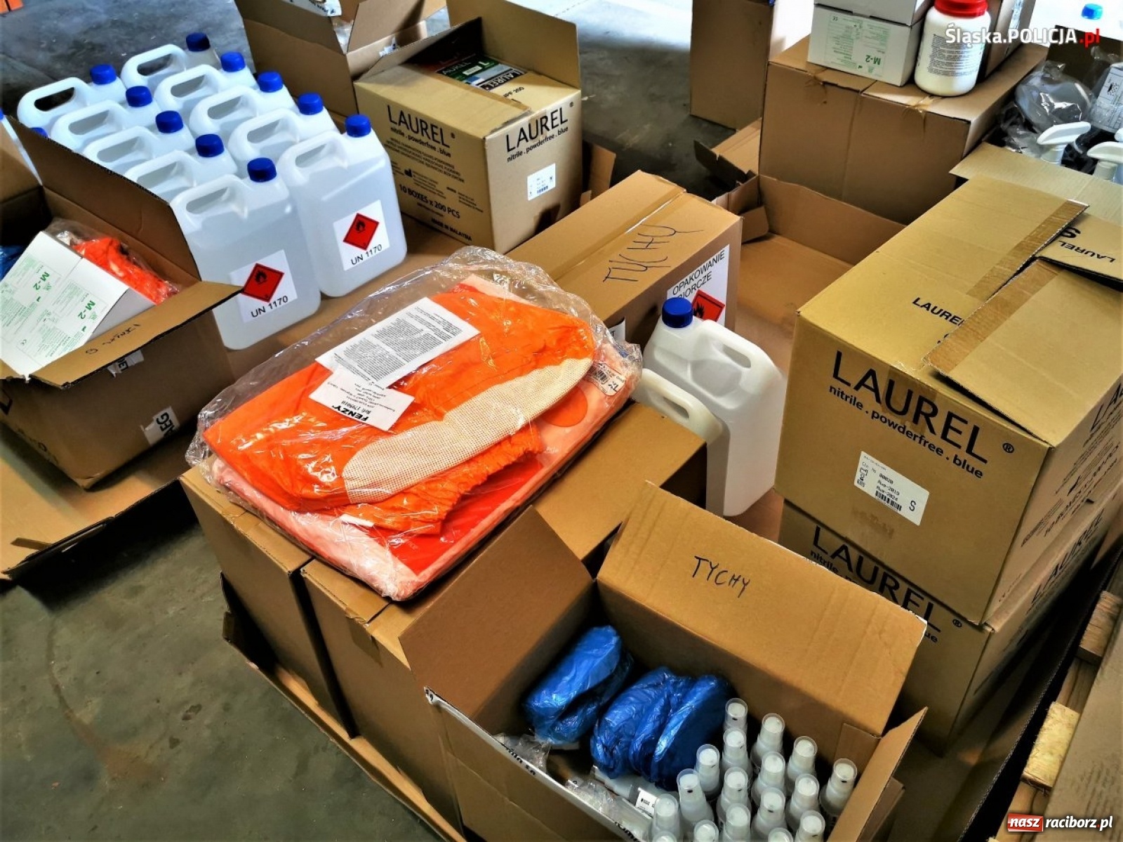 Zdjęcie w galerii na portalu naszraciborz.pl: Środki ochrony sanitarnej na bieżąco trafiają do policjantów wiadomości z regionu