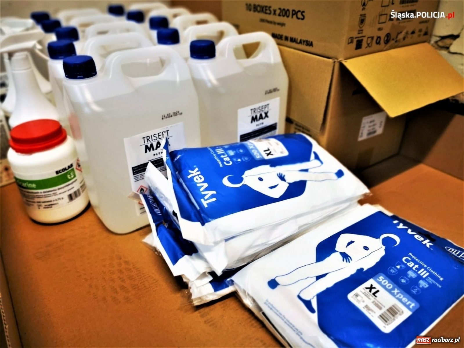 Zdjęcie w galerii na portalu naszraciborz.pl: Środki ochrony sanitarnej na bieżąco trafiają do policjantów wiadomości z regionu