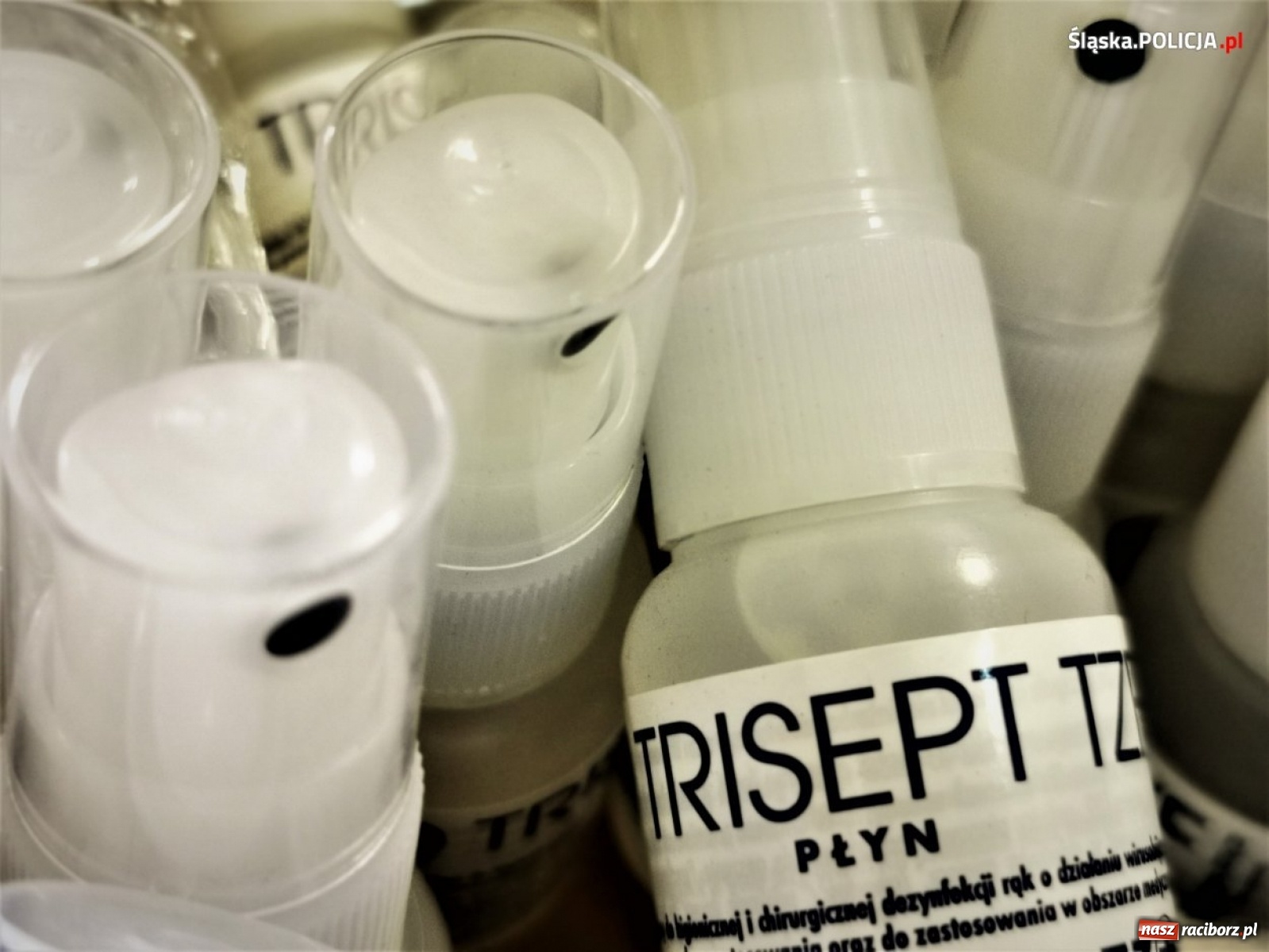 Zdjęcie w galerii na portalu naszraciborz.pl: Środki ochrony sanitarnej na bieżąco trafiają do policjantów wiadomości z regionu