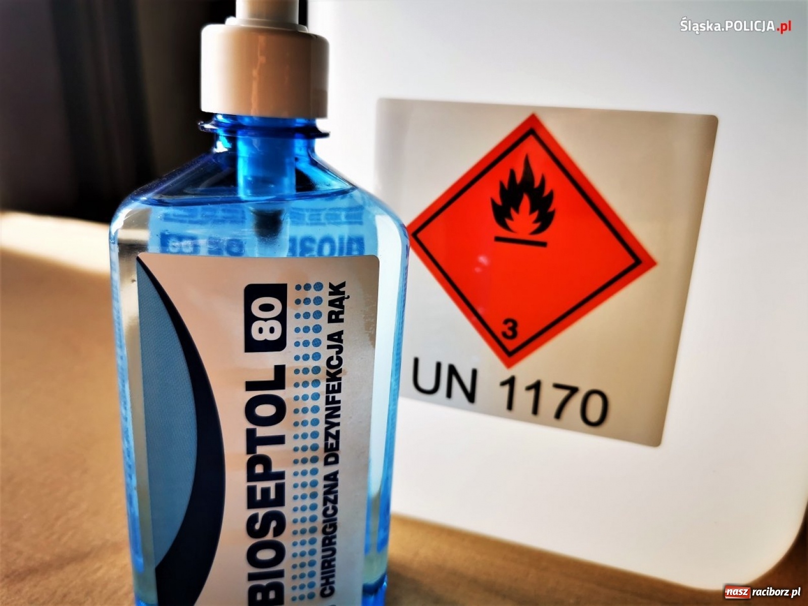 Zdjęcie w galerii na portalu naszraciborz.pl: Środki ochrony sanitarnej na bieżąco trafiają do policjantów wiadomości z regionu