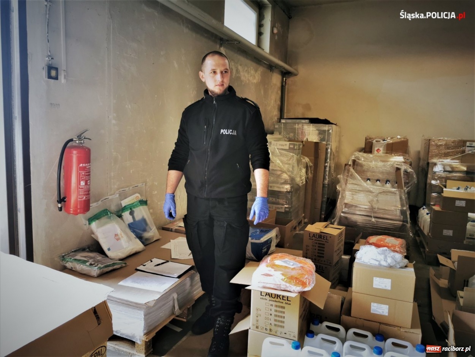 Zdjęcie w galerii na portalu naszraciborz.pl: Środki ochrony sanitarnej na bieżąco trafiają do policjantów wiadomości z regionu