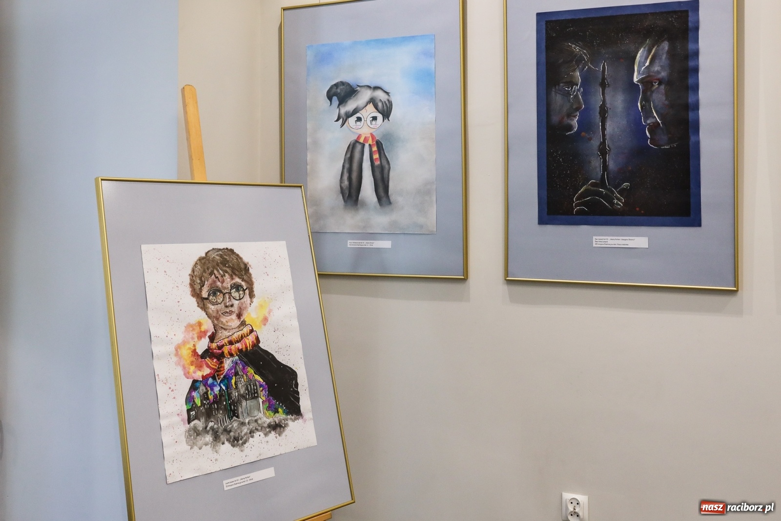 Zdjęcie w galerii na portalu naszraciborz.pl: 20 lat Potteromanii w Polsce. W raciborskiej bibliotece rozstrzygnięto konkurs plastyczny wiadomości z regionu
