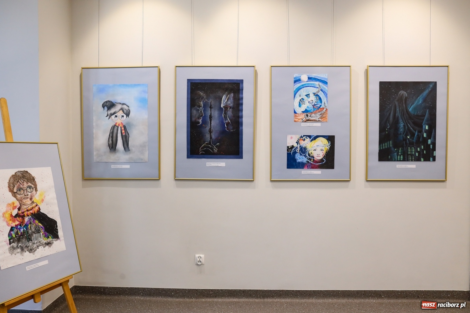 Zdjęcie w galerii na portalu naszraciborz.pl: 20 lat Potteromanii w Polsce. W raciborskiej bibliotece rozstrzygnięto konkurs plastyczny wiadomości z regionu