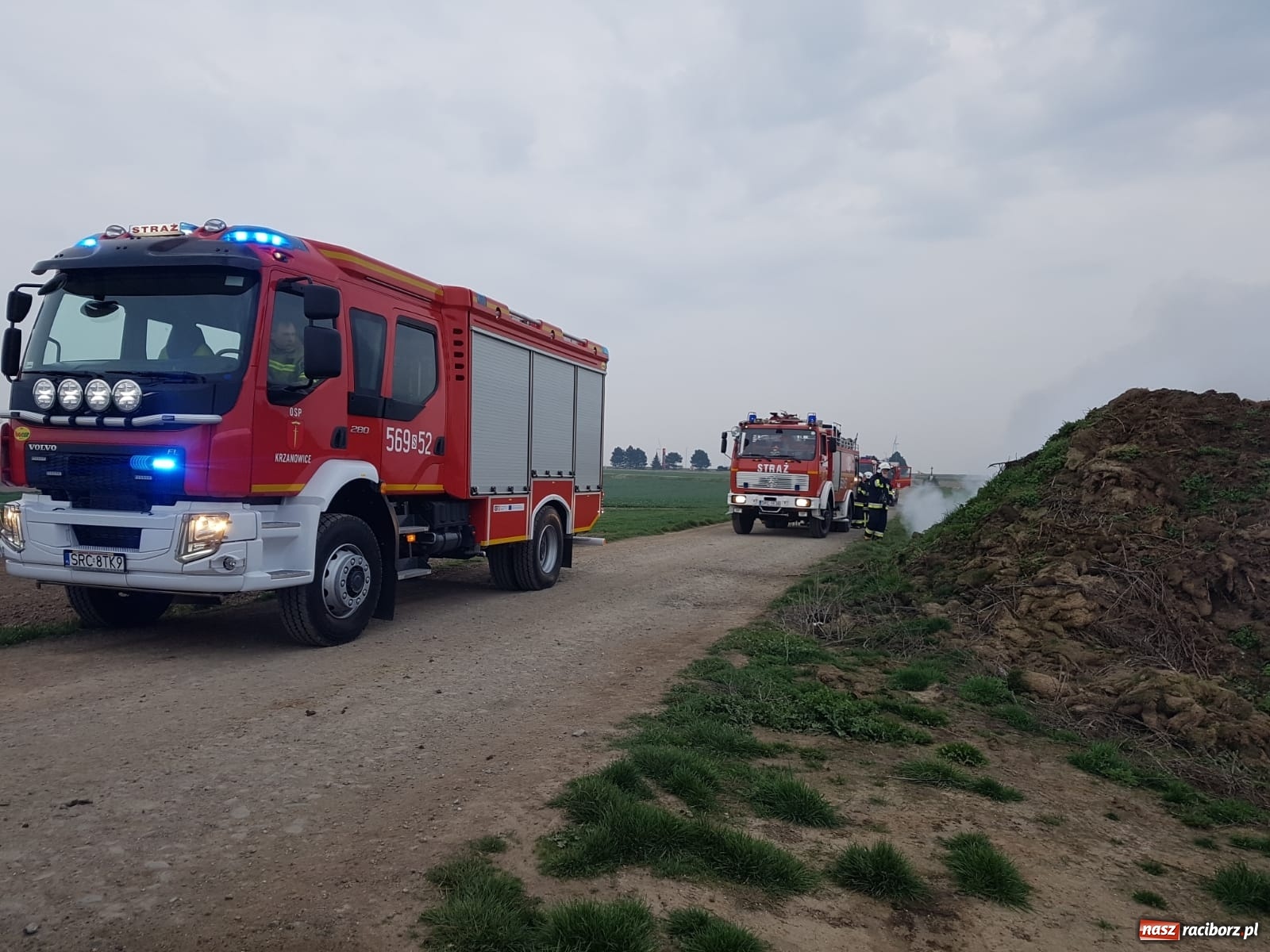 Zdjęcie w galerii na portalu naszraciborz.pl: Raport 998. Poranny pożar trawy w Pietraszynie wiadomości z regionu