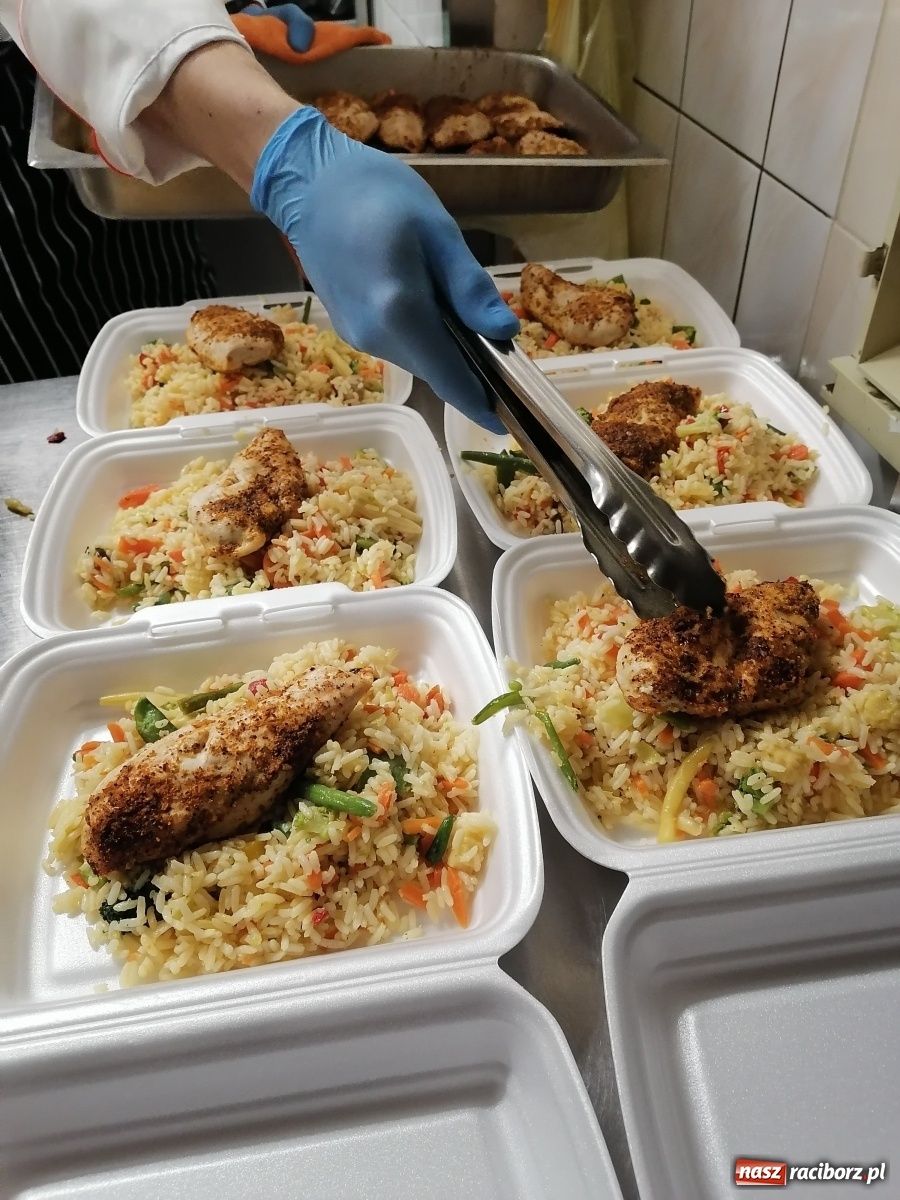 Zdjęcie w galerii na portalu naszraciborz.pl: Restauracja BraxTon wspiera akcję #posilekdlalekarzy  wiadomości z regionu