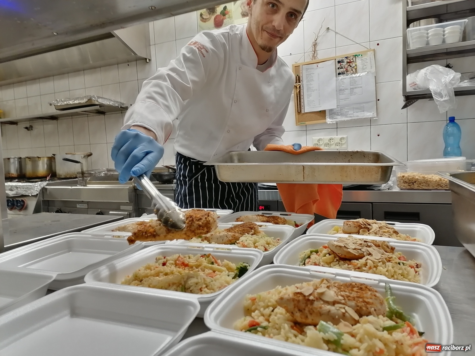 Zdjęcie w galerii na portalu naszraciborz.pl: Restauracja BraxTon wspiera akcję #posilekdlalekarzy  wiadomości z regionu