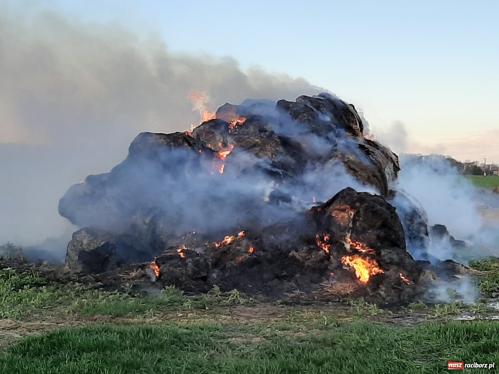 Zdjęcie w galerii na portalu naszraciborz.pl: Podpalacz wciąż grasuje. Podpalenie w Tworkowie [FOTO] wiadomości z regionu