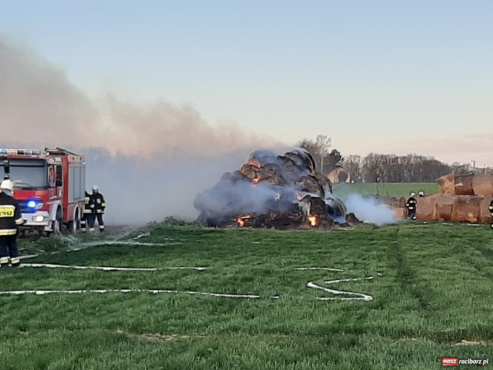 Zdjęcie w galerii na portalu naszraciborz.pl: Podpalacz wciąż grasuje. Podpalenie w Tworkowie [FOTO] wiadomości z regionu