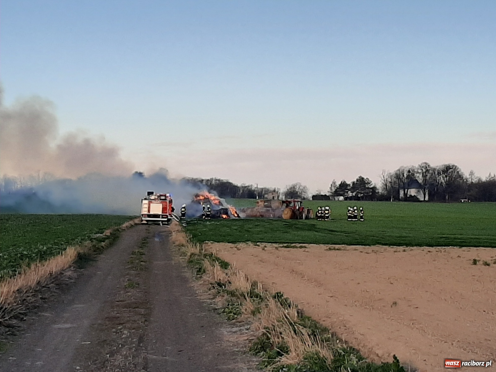 Zdjęcie w galerii na portalu naszraciborz.pl: Podpalacz wciąż grasuje. Podpalenie w Tworkowie [FOTO] wiadomości z regionu