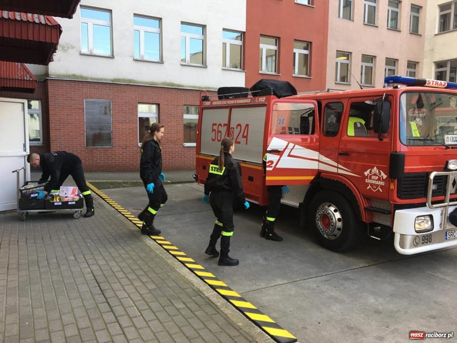Zdjęcie w galerii na portalu naszraciborz.pl: Strażacy OSP Krowiarki wsparli medyków z Raciborza  wiadomości z regionu