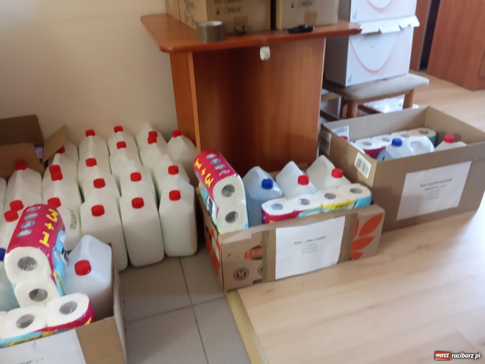 Zdjęcie w galerii na portalu naszraciborz.pl: Braki, żądania, korki na granicy. Walka z koronawirusem rodzi coraz więcej problemów  wiadomości z regionu